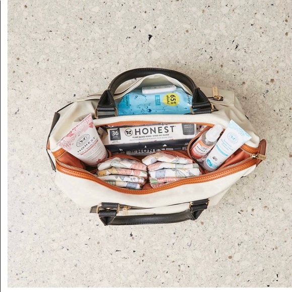 The Honest Company Crosstown Carryall Travel Tote - Picture 6 of 7